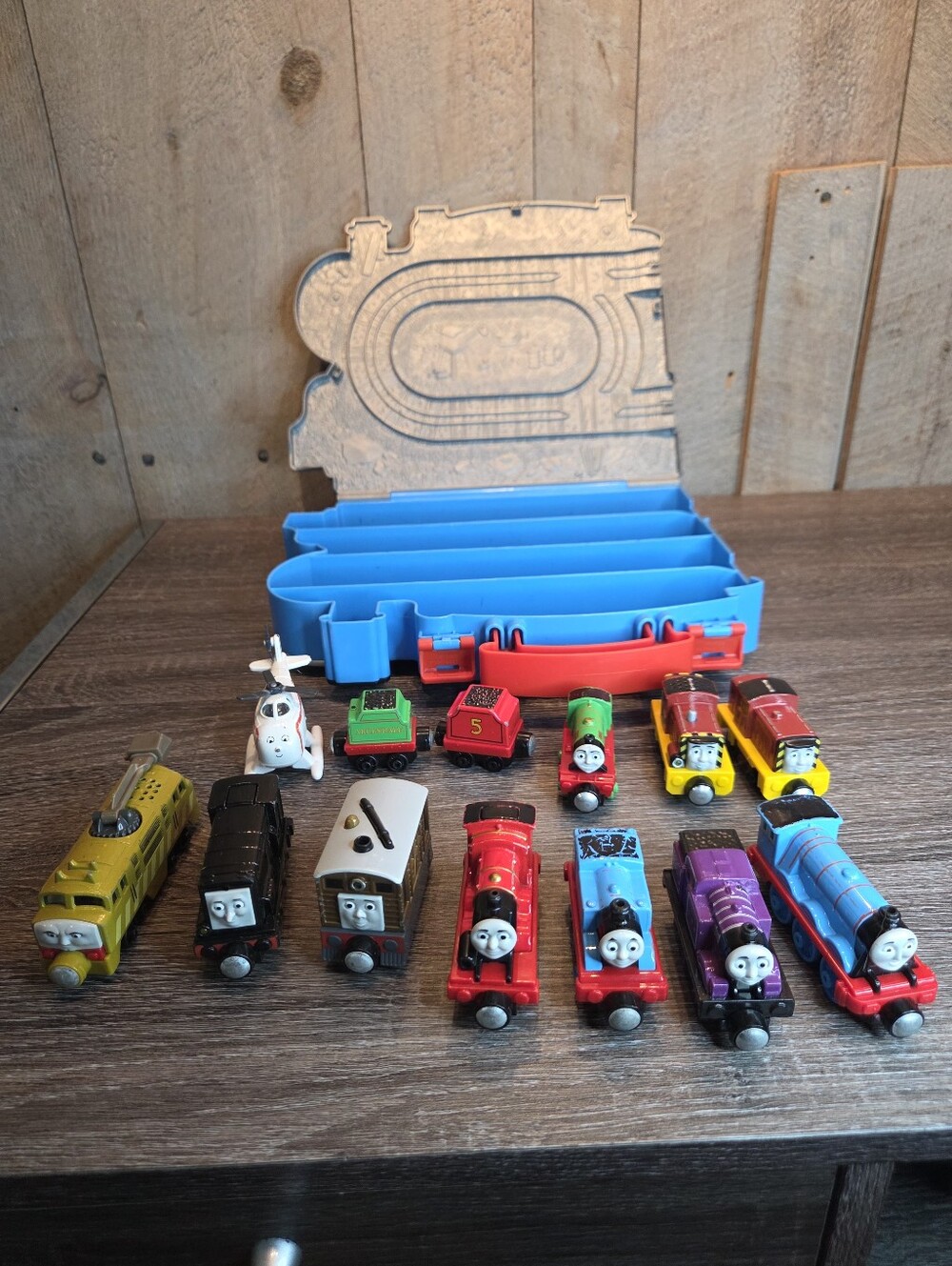Thomas The Train Diecast and Magnetic Lot/ 13 Pieces includes Carrying Case